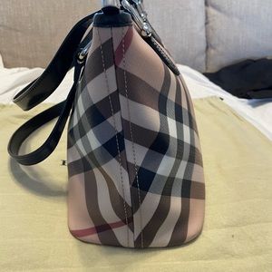 Burberry tote bag. Classic checked bag